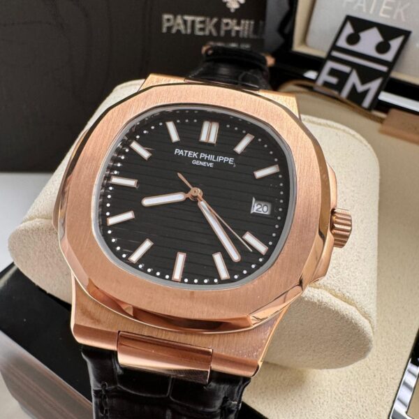 Patek Philippe Nautilus Couro