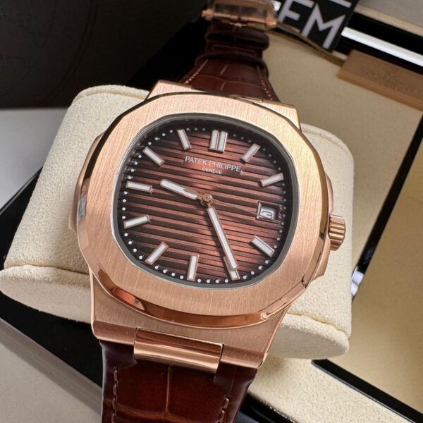 Patek Philippe Nautilus Couro