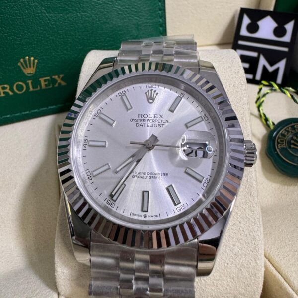 Rolex Datejust - Branco - Bezel Canelado - Jubilee