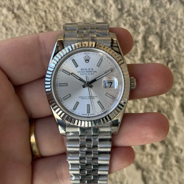 Rolex Datejust - Branco - Bezel Canelado - Jubilee